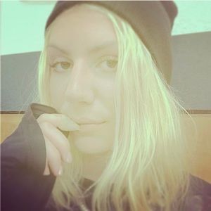 Meet your Posher, Caitlin